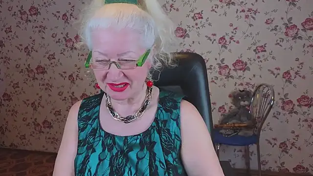 Snapshot of Maya_Mayflower chatting on April 3, 2026, 3:04 am Maya Mayflower online show from April 3, 2026, 3:04 am
