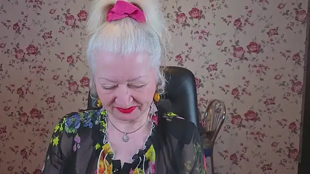 Snapshot of Maya_Mayflower chatting on April 4, 2026, 3:05 am Maya Mayflower online show from April 4, 2026, 3:05 am