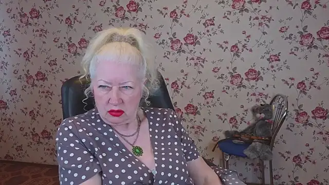 Snapshot of Maya_Mayflower chatting on April 12, 2026, 3:00 am Maya Mayflower online show from April 12, 2026, 3:00 am