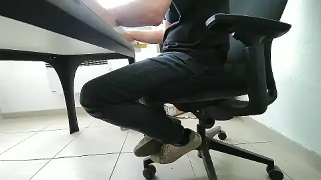 Snapshot of GM51-1988 chatting on September 19, 2025, 2:29 pm GM51-1988 online show from September 19, 2025, 2:29 pm