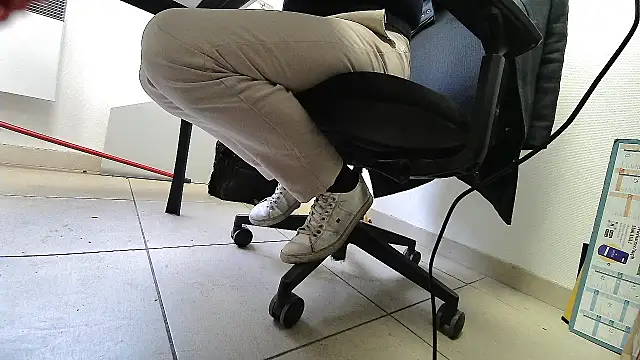 Snapshot of GM51-1988 chatting on October 15, 2025, 8:58 am GM51-1988 online show from October 15, 2025, 8:58 am