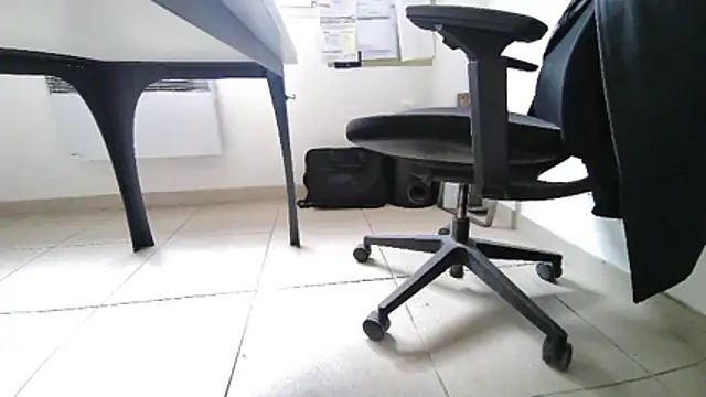 Snapshot of GM51-1988 chatting on October 31, 2025, 12:39 pm GM51-1988 online show from October 31, 2025, 12:39 pm