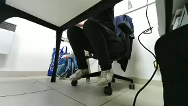 Snapshot of GM51-1988 chatting on November 4, 2025, 4:06 pm GM51-1988 online show from November 4, 2025, 4:06 pm