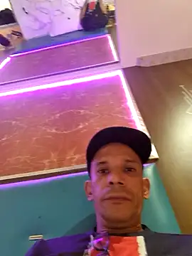 karlossan24 online show from February 14, 2026, 9:11 pm