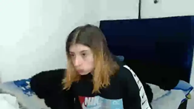 KratosAfroditacs online show from November 9, 2025, 7:23 pm