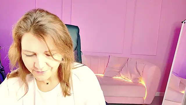 NicoleHitman online show from November 1, 2025, 9:22 am