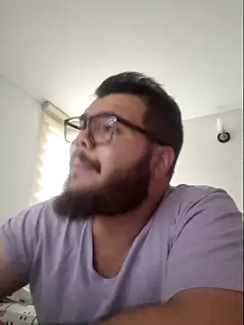 Snapshot of Edmund98 chatting on March 20, 2025, 9:35 pm Edmund98 online show from March 20, 2025, 9:35 pm