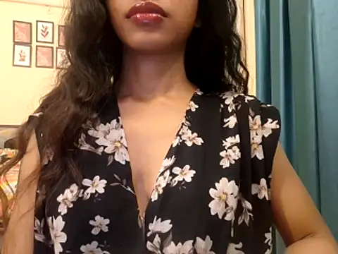 Queen Ayeshaa online show from November 3, 2025, 7:15 pm