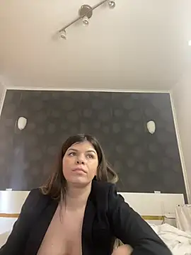 EllyMilf online show from March 3, 2025, 12:05 pm