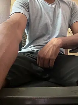 Snapshot of RightFielder chatting on October 2, 2025, 2:46 pm RightFielder online show from October 2, 2025, 2:46 pm