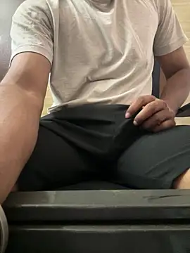 Snapshot of RightFielder chatting on November 5, 2025, 2:39 pm RightFielder online show from November 5, 2025, 2:39 pm