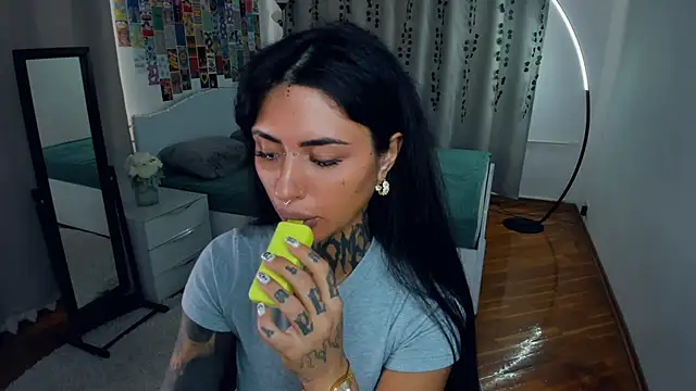 CharimgSabrina online show from October 9, 2025, 6:22 am