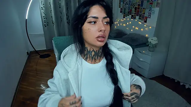 CharimgSabrina online show from October 20, 2025, 6:25 am