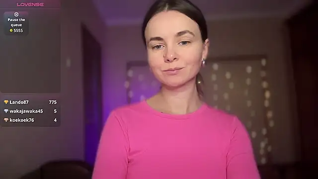 lanaloulou online show from September 30, 2025, 2:27 am