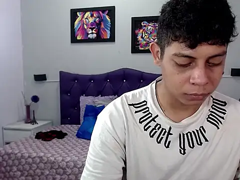 Alejandroo 22 online show from September 22, 2025, 1:57 pm