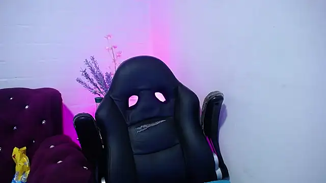 Ayliinn  online show from September 21, 2025, 4:03 am