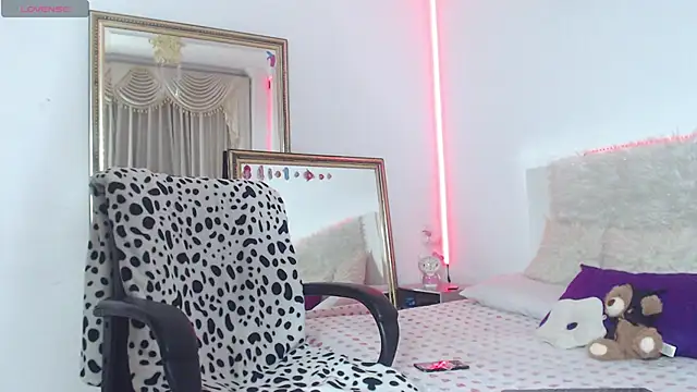 MiaTylorr online show from March 4, 2025, 8:38 pm