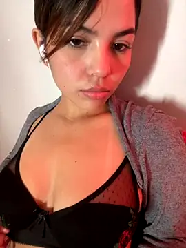 MiaTylorr online show from November 5, 2025, 7:58 pm