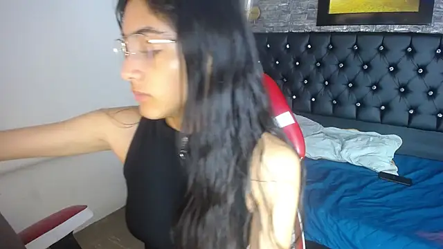 Snapshot of Valen_Person chatting on March 7, 2025, 12:01 pm Valen Person online show from March 7, 2025, 12:01 pm