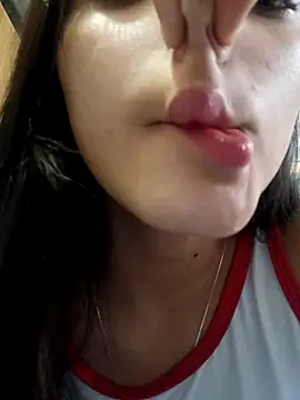 Snapshot of Valen_Person chatting on November 4, 2025, 4:17 pm Valen Person online show from November 4, 2025, 4:17 pm