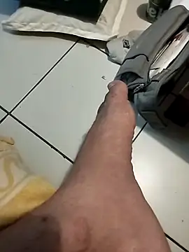 coolbrady17 online show from March 5, 2025, 11:38 pm