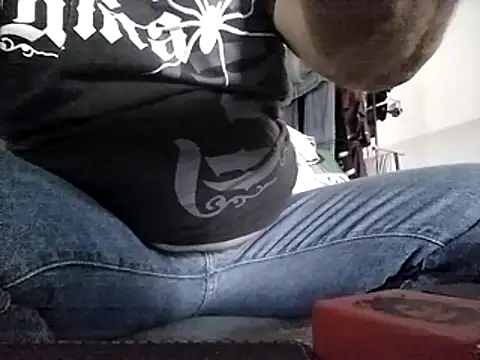 coolbrady17 online show from October 31, 2025, 1:12 pm