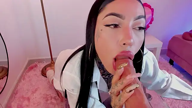 Snapshot of Dani_Valen chatting on October 21, 2025, 8:20 pm Dani Valen online show from October 21, 2025, 8:20 pm