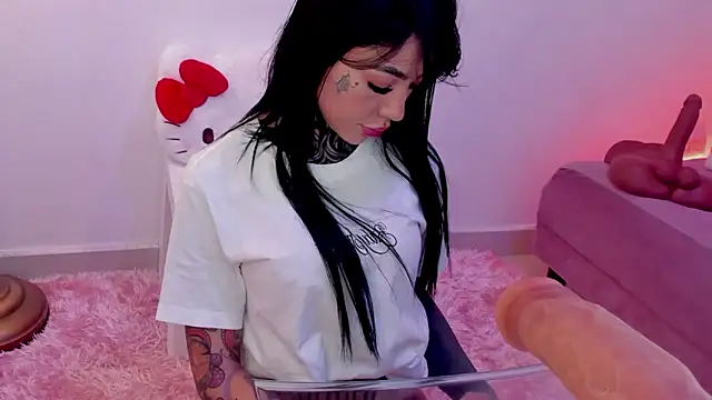 Snapshot of Dani_Valen chatting on October 28, 2025, 10:01 pm Dani Valen online show from October 28, 2025, 10:01 pm