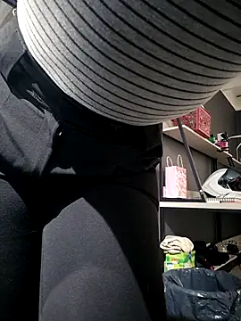 Isabella Varella online show from September 18, 2025, 12:51 pm