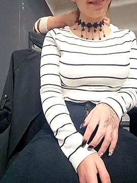 Isabella Varella online show from October 15, 2025, 1:00 pm