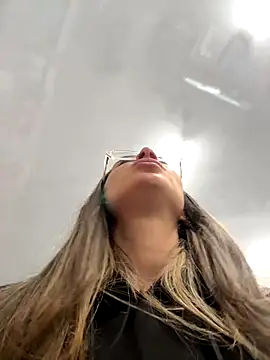 Isabella Varella online show from October 18, 2025, 1:08 am