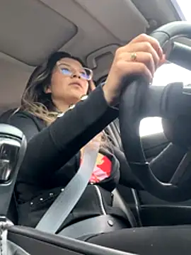 Isabella Varella online show from November 26, 2025, 2:18 pm