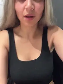 Isabella Varella online show from December 17, 2025, 12:55 pm