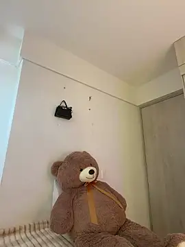 ZaraLuuv online show from April 15, 2026, 6:04 pm