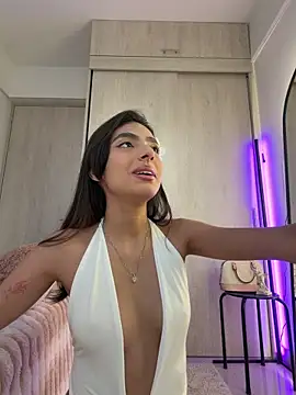 ZaraLuuv online show from April 16, 2026, 7:03 pm