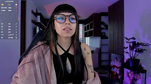 Saraa Desiree online show from February 2, 2026, 9:02 pm