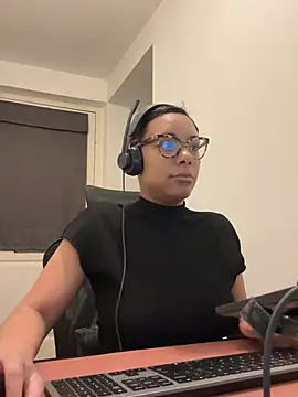 Melia Rayne online show from February 20, 2026, 11:22 am