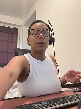 Melia Rayne online show from March 30, 2026, 9:32 am