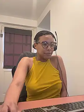 Snapshot of Melia_Rayne chatting on April 23, 2026, 9:52 am Melia Rayne online show from April 23, 2026, 9:52 am