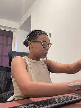 Snapshot of Melia_Rayne chatting on April 24, 2026, 9:23 am Melia Rayne online show from April 24, 2026, 9:23 am