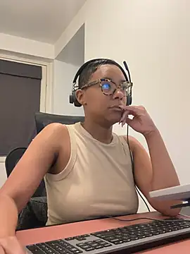Snapshot of Melia_Rayne chatting on May 11, 2026, 9:48 am Melia Rayne online show from May 11, 2026, 9:48 am