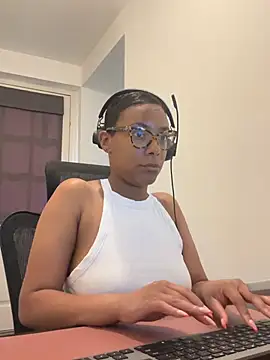 Snapshot of Melia_Rayne chatting on May 26, 2026, 9:38 am Melia Rayne online show from May 26, 2026, 9:38 am