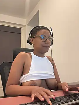 Snapshot of Melia_Rayne chatting on June 2, 2026, 9:55 am Melia Rayne online show from June 2, 2026, 9:55 am