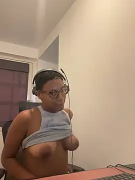 Snapshot of Melia_Rayne chatting on June 29, 2026, 9:48 am Melia Rayne online show from June 29, 2026, 9:48 am