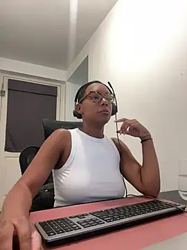 Snapshot of Melia_Rayne chatting on July 21, 2026, 11:34 am Melia Rayne online show from July 21, 2026, 11:34 am