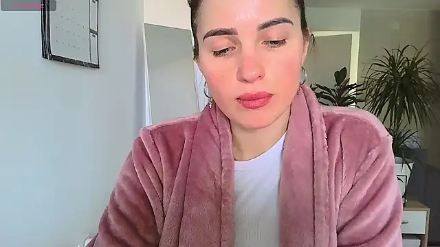 neferutt online show from February 17, 2026, 1:18 pm