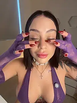 Snapshot of ValentinaMilann chatting on April 5, 2026, 7:22 pm ValentinaMilann online show from April 5, 2026, 7:22 pm