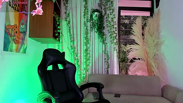 SarahLynn7 online show from March 27, 2026, 5:23 pm