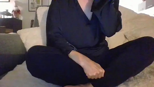 Valentinette online show from December 15, 2025, 8:46 pm