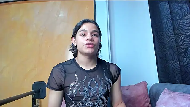 Snapshot of Moonroxe_ chatting on March 12, 2025, 10:50 pm Moonroxe online show from March 12, 2025, 10:50 pm